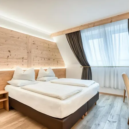 Leipziger Hof Otel 4*