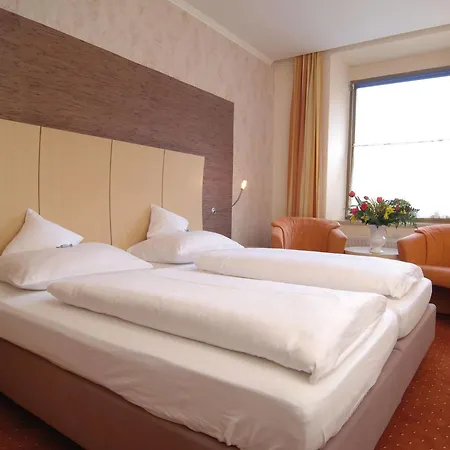 Leipziger Hof Otel 4*
